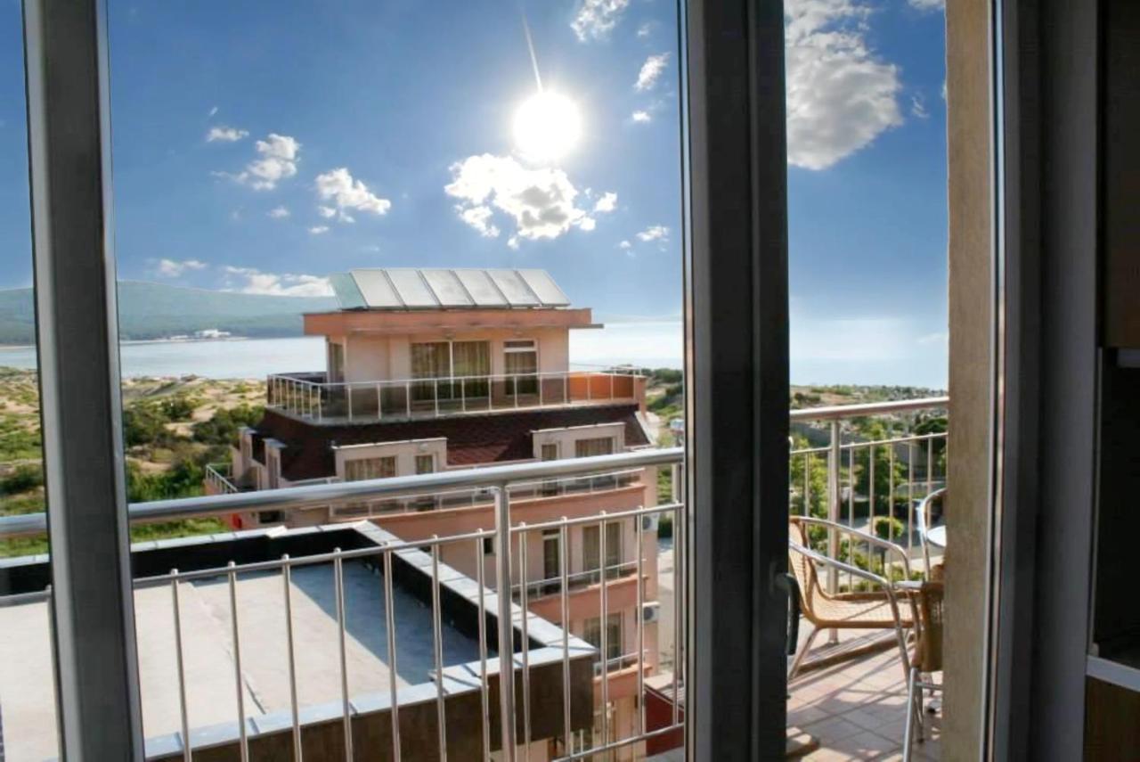 Golden View Przy Samym Morzu Plazy Apartment Приморско Екстериор снимка